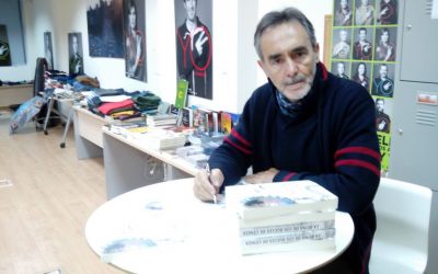 Alonso Carretero firma ejemplares de su última novela