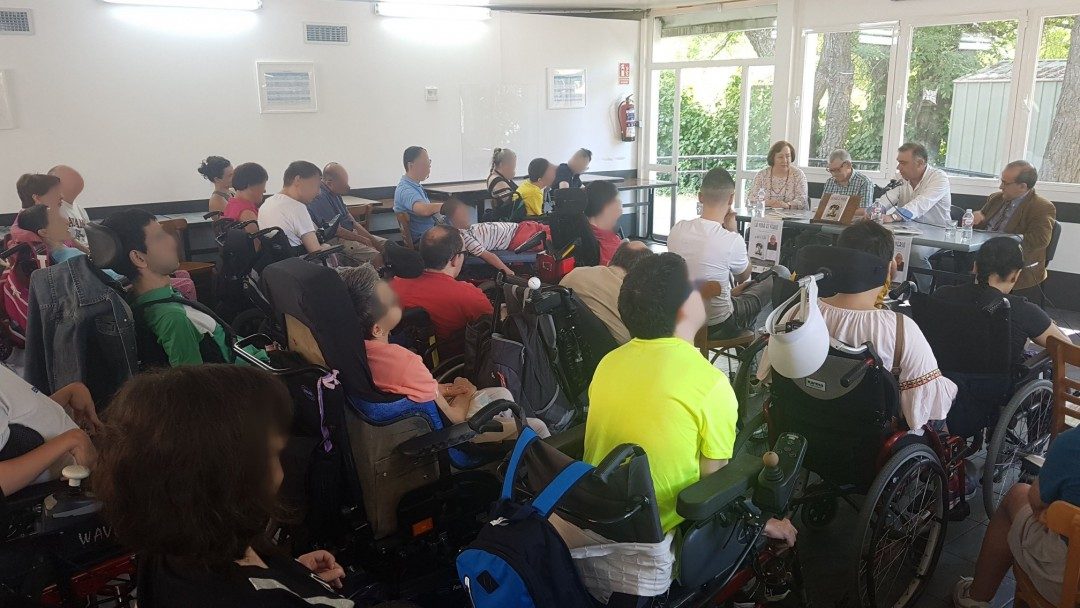 Presentación de «La vida es verso» en la Asociación DATO